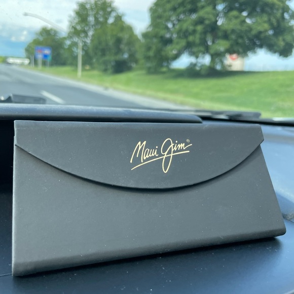 Maui Jim Sunglasses - Picture 2 of 4